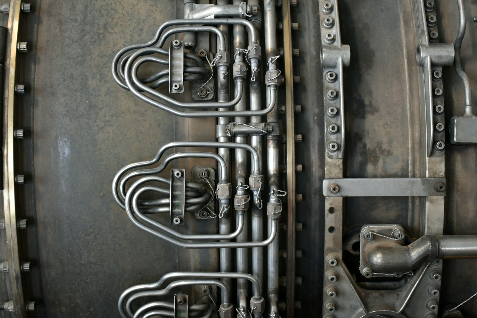 Turbina e tubulações de equipamento gerador industrial